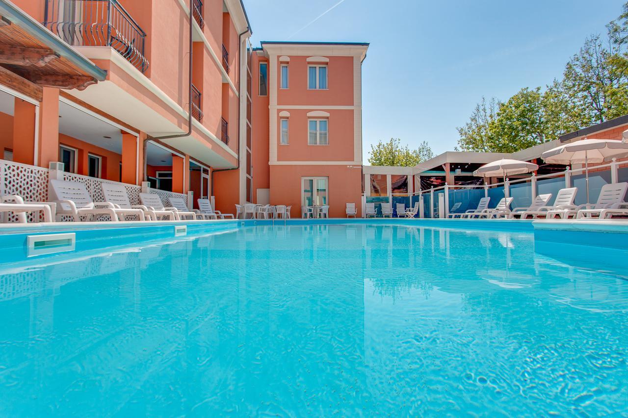 Hotel De La Ville Cesena Bagian luar foto