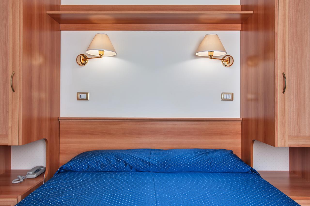 Hotel De La Ville Cesena Bagian luar foto